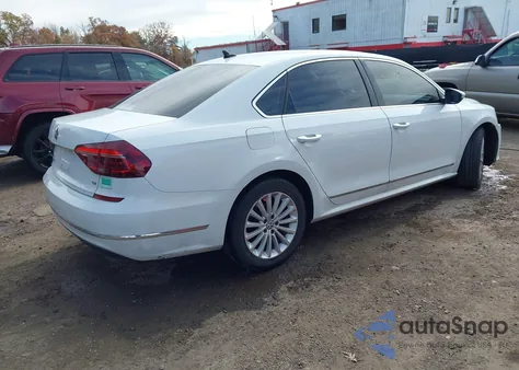 2017 Volkswagen Passat 1.8T Se z USA, uszkodzony, nr VIN 1VWBT7A32HC073668